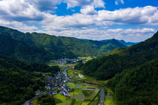 乡村  田园   蓝天  白云   湘西