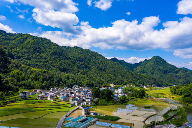 乡村  田园   蓝天  白云   湘西