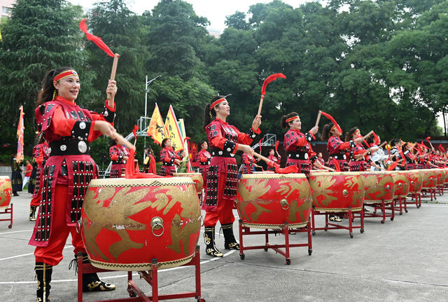 高考 送考 考生 击鼓 群众 学校 湖南 击鼓壮行