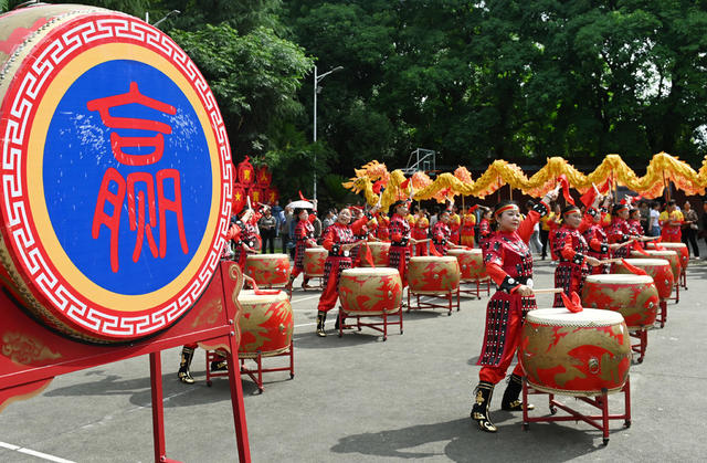 高考 送考 考生 击鼓 群众 学校 湖南 击鼓壮行