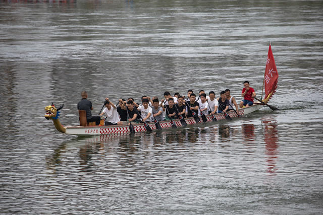 端午划龙舟
