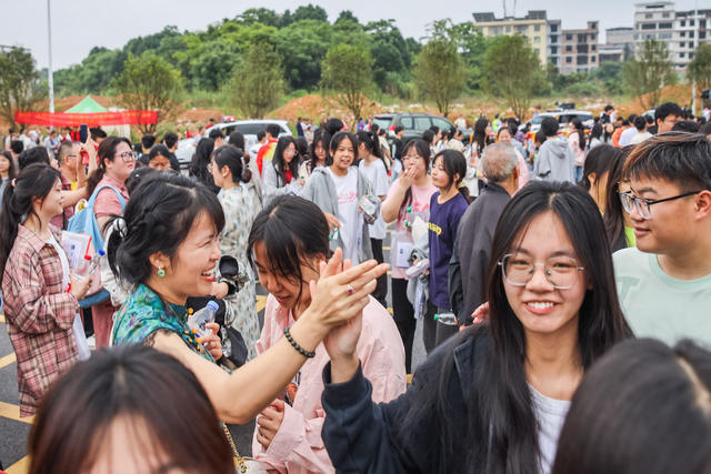 高考 考生 考点 考试 教育 加油
