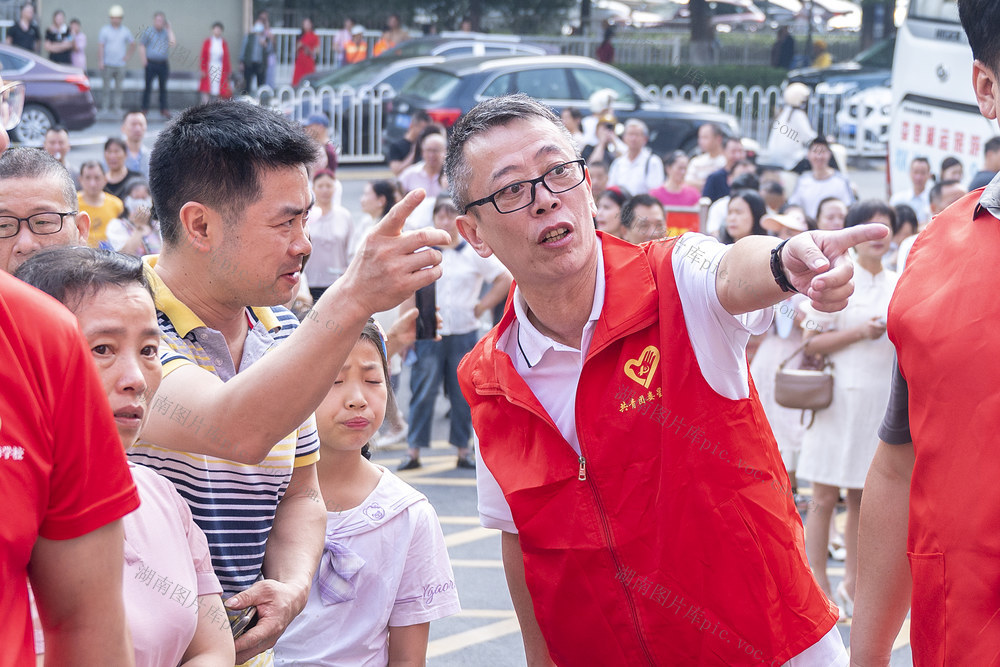 湖南娄底 志愿者 志愿服务 高考 考生 家长