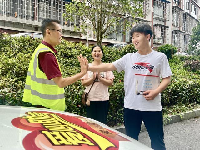 致力圆梦  爱心送考
