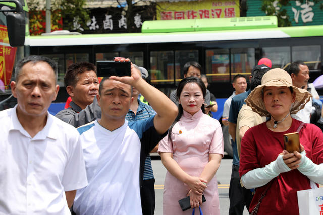 湖南邵东  高考首日  考生  家长  学校