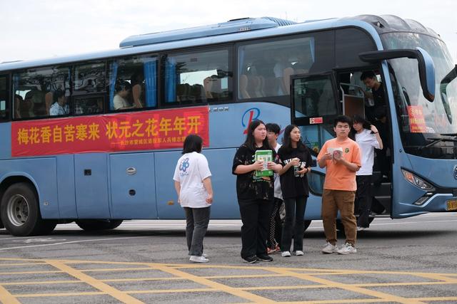 高考首日 考生加油