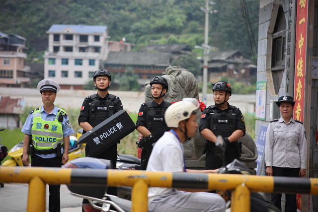 高考 交警 志愿者 交通  安全