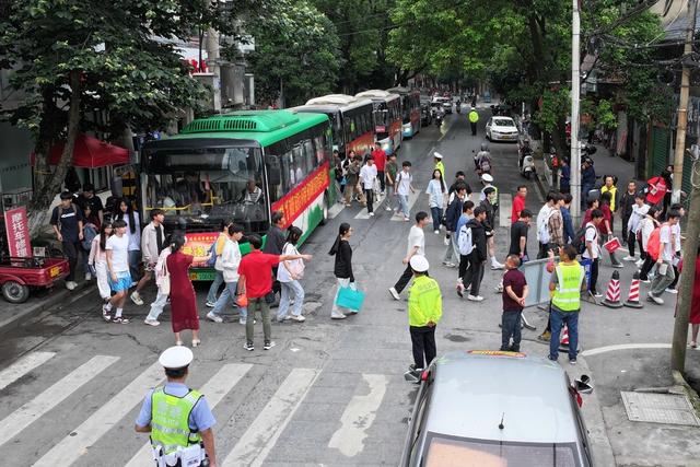 高考 交警 志愿者 交通  安全