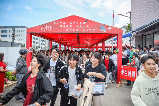 高考 考生 考点 考试 教育 鲜花