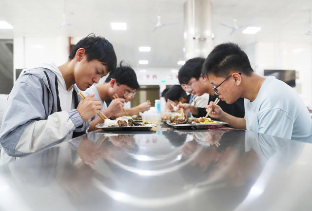 高考  免费餐  爱心  助力
