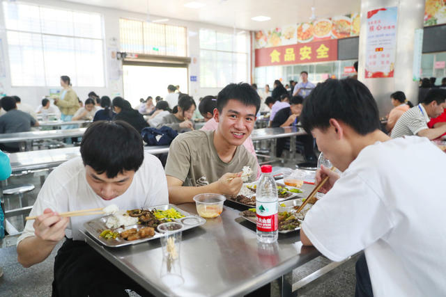 高考  免费餐  爱心  助力