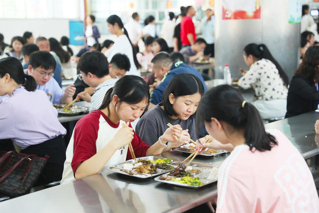 高考  免费餐  爱心  助力
