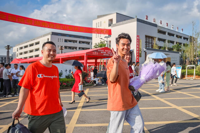 高考 考生 考点 考试 教育 鲜花
