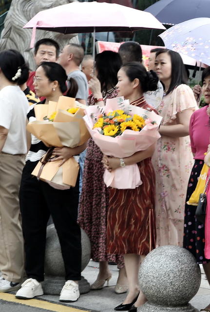 高考囗送口鲜花