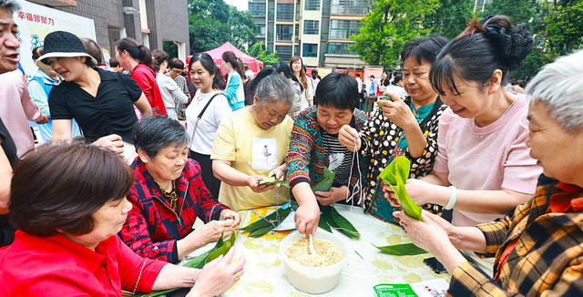 粽香迎端午，和谐邻里情