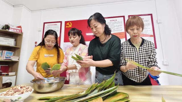 粽香迎端午，和谐邻里情
