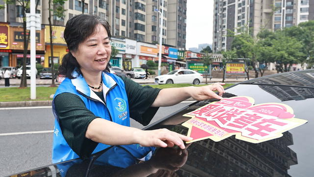 开展爱心送考志愿服务活动