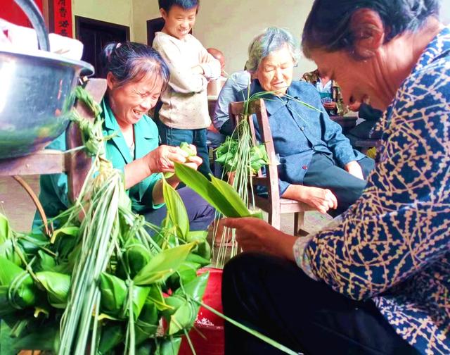 粽子  村民 庆祝 佳节