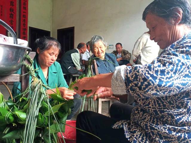 粽子  村民 庆祝 佳节