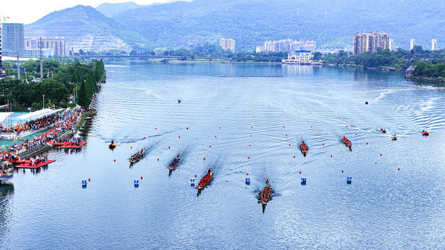 龙舟竞渡  郴州市  我们的节日·端午  
 嘉华国际城  东江湖 
 传统龙舟大赛 黄建华