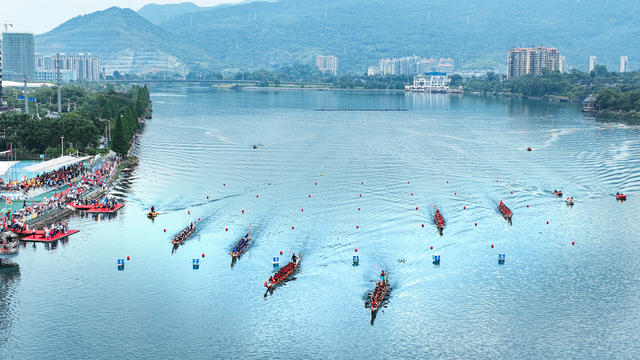 龙舟竞渡  郴州市  我们的节日·端午  
 嘉华国际城  东江湖 
 传统龙舟大赛 黄建华