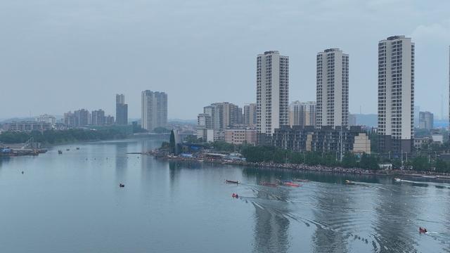 龙舟竞渡  郴州市  我们的节日·端午  
 嘉华国际城  东江湖 
 传统龙舟大赛 黄建华