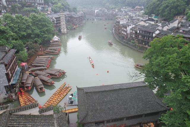 古城 湖南 土家族 凤凰 苗族 湘西 游客 假期 风情 民俗 泛舟 跳岩 栈道 端午 假期