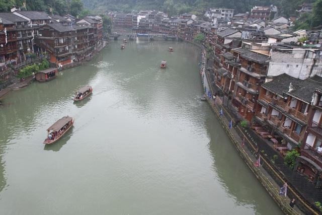 古城 湖南 土家族 凤凰 苗族 湘西 游客 假期 风情 民俗 泛舟 跳岩 栈道 端午 假期