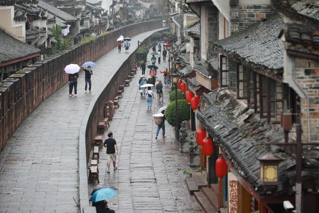 古城 湖南 土家族 凤凰 苗族 湘西 游客 假期 风情 民俗 泛舟 跳岩 栈道 端午 假期