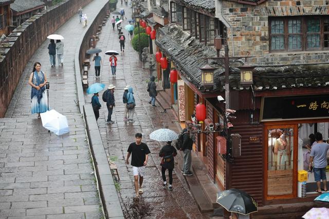 古城 湖南 土家族 凤凰 苗族 湘西 游客 假期 风情 民俗 泛舟 跳岩 栈道 端午 假期