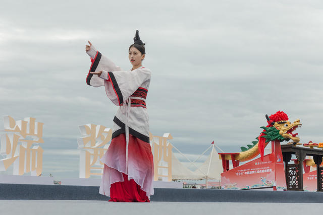 汨罗  汨罗江  龙舟  端午  龙  游客  比赛  热闹