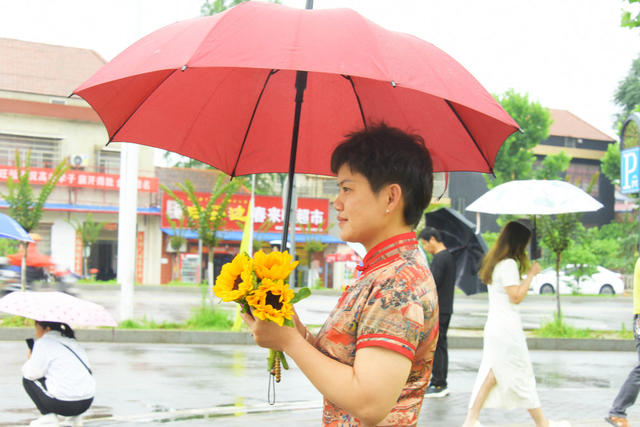 高校招生  全国统考  雨中表情  护航祈福