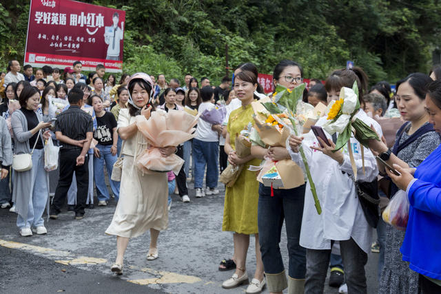 通道 侗族 一中 高考 家长 鲜花 送 最 可爱 人