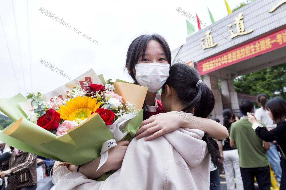 通道 侗族 一中 高考 家长 鲜花 送 最 可爱 人