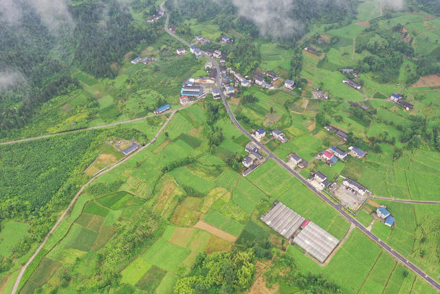 湖南 龙山 群山 民居 庄稼 道路 生态 美丽乡村乡村经济 人居环境 生态环境 村容村貌