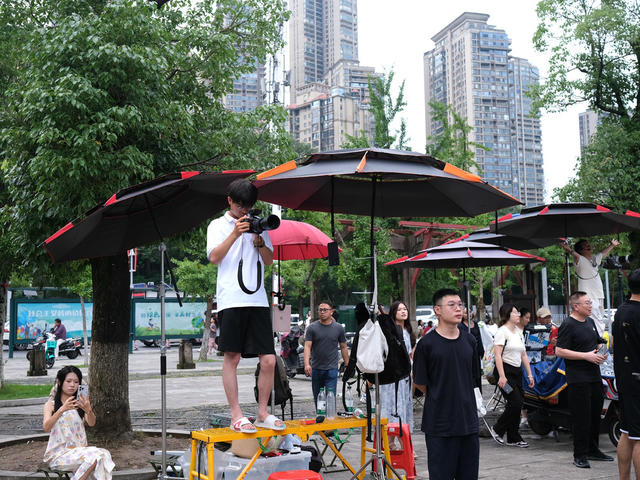 红辣椒广场，打卡拍照，游人如织