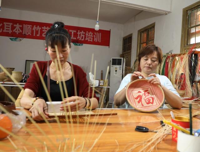   传统竹编促就业