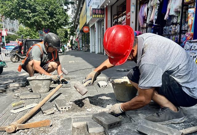 保障市民“脚下安全”
