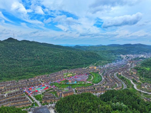 民族团结  六月六  万名