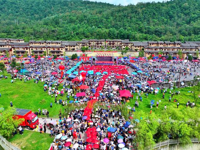 民族团结  六月六  万名