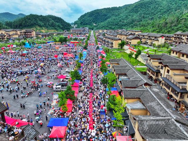 民族团结  六月六  万名