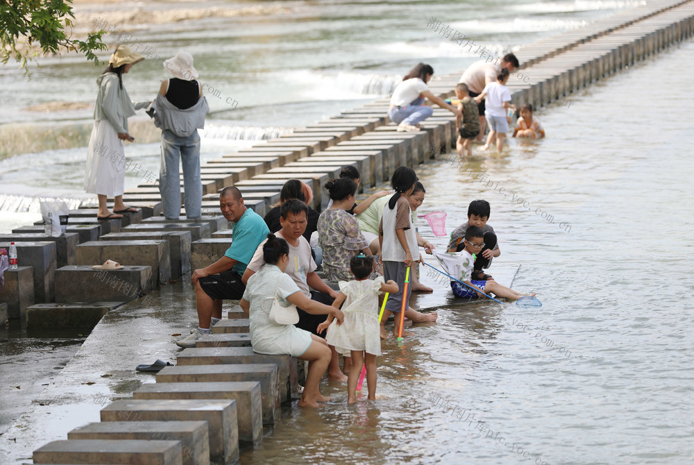 高温 戏水