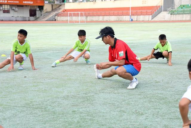 足球 大学生 三下乡