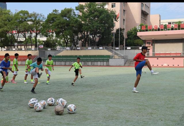 足球 大学生 三下乡