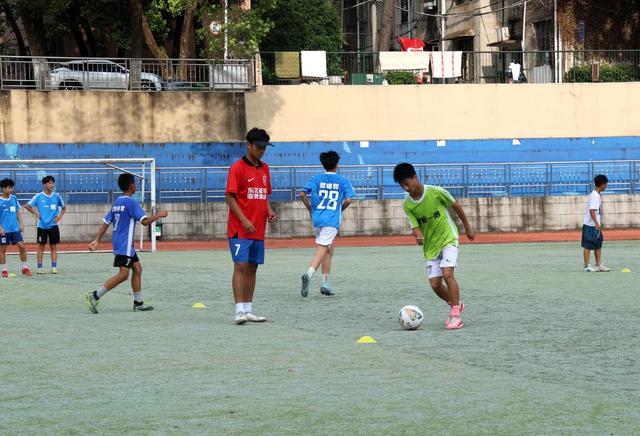 足球 大学生 三下乡