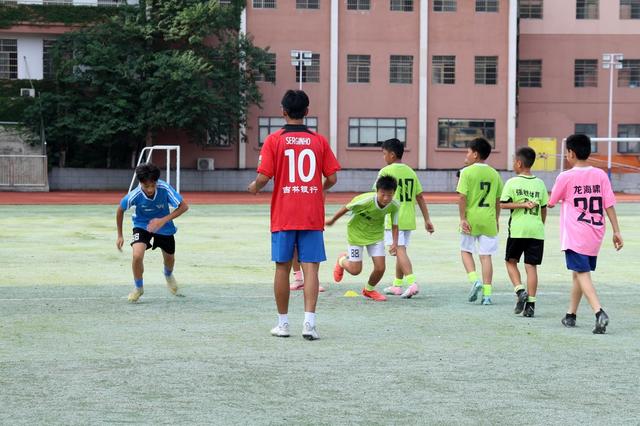 足球 大学生 三下乡