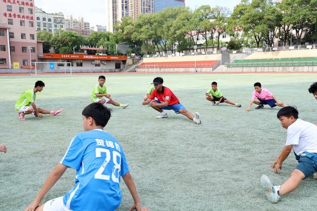 足球 大学生 三下乡