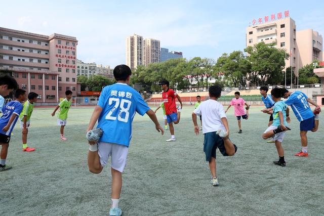 足球 大学生 三下乡