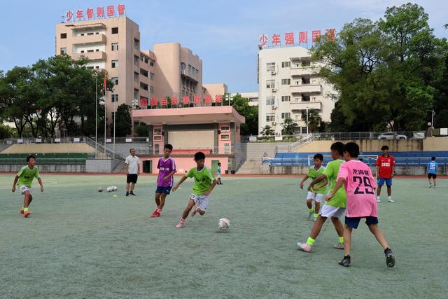 足球 大学生 三下乡