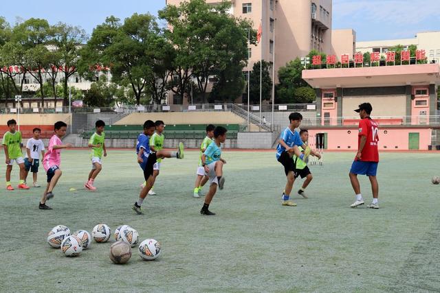 足球 大学生 三下乡